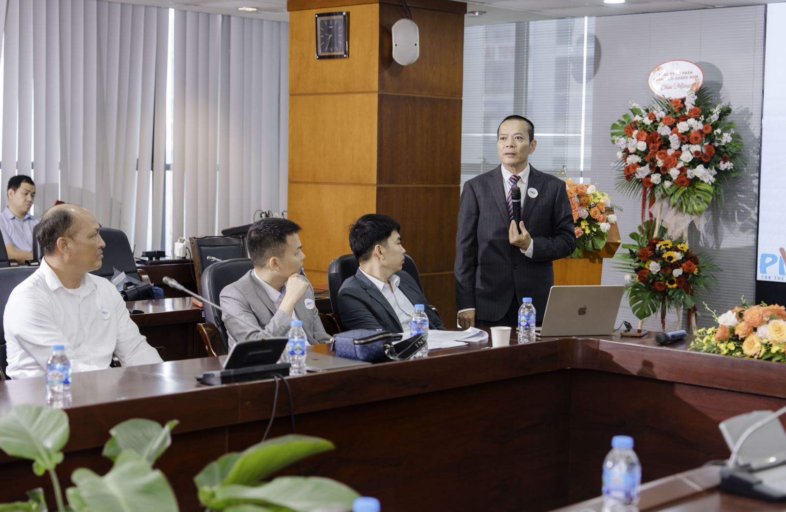Đại biểu trình bày báo cáo tại Đại hội
