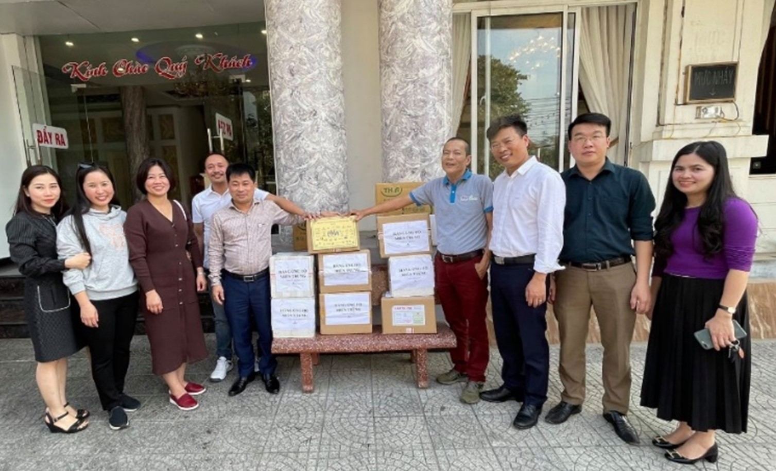 VPMA trao quà hỗ trợ CDC Hà Tĩnh